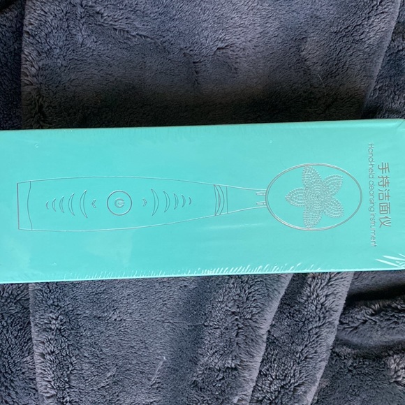 Handheld cleansing instrument ; Electric face brush - Picture 3 of 5
